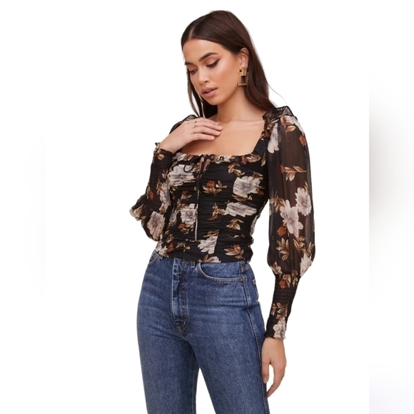 Astr Square Neck Ruched Top In Black Multi Floral - Picture 1 of 5